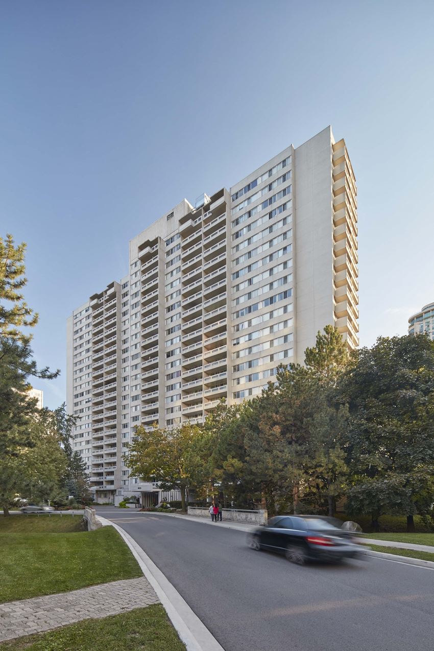 Mississauga Place Apartments, 3620 Kaneff Crescent, Mississauga, ON